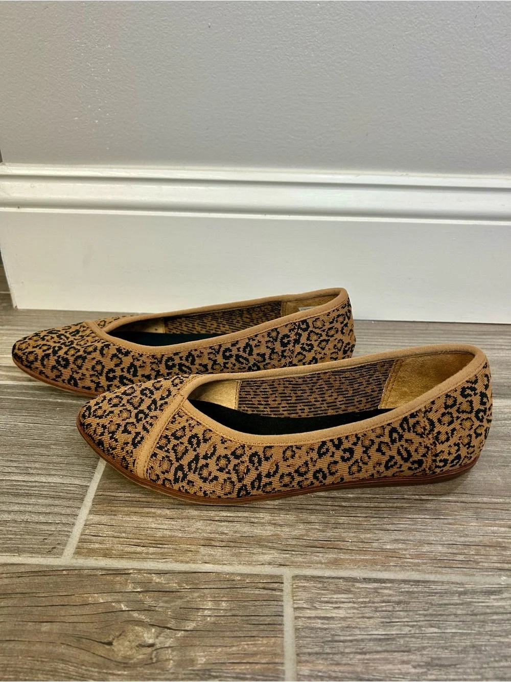 TOMS Katie Pointed Toe Knit Leopard Flats Women’s Size 7